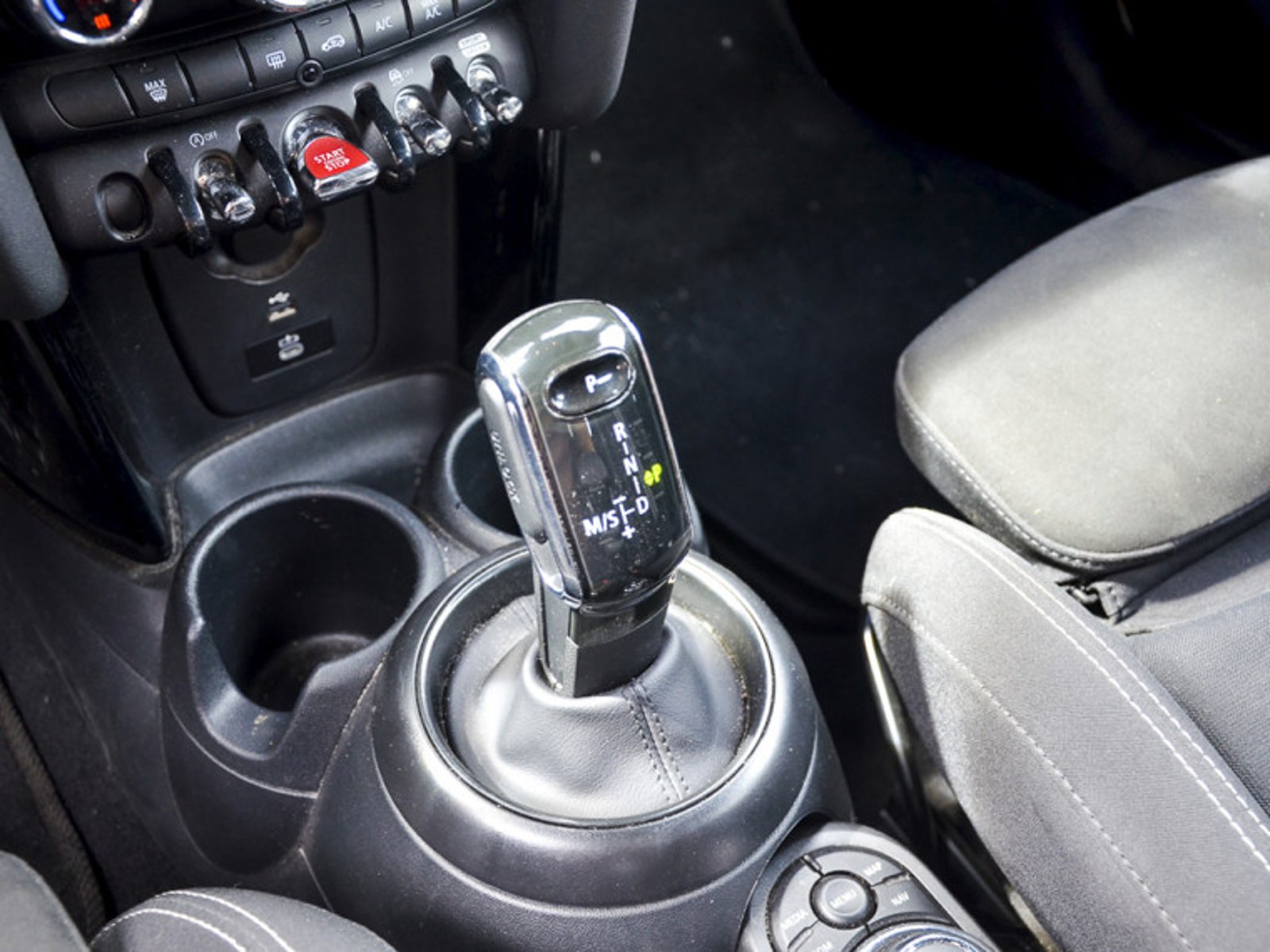 MINI Cooper 1.5 Classic Sportpack 5p 2024 - Imagen 8 de 11