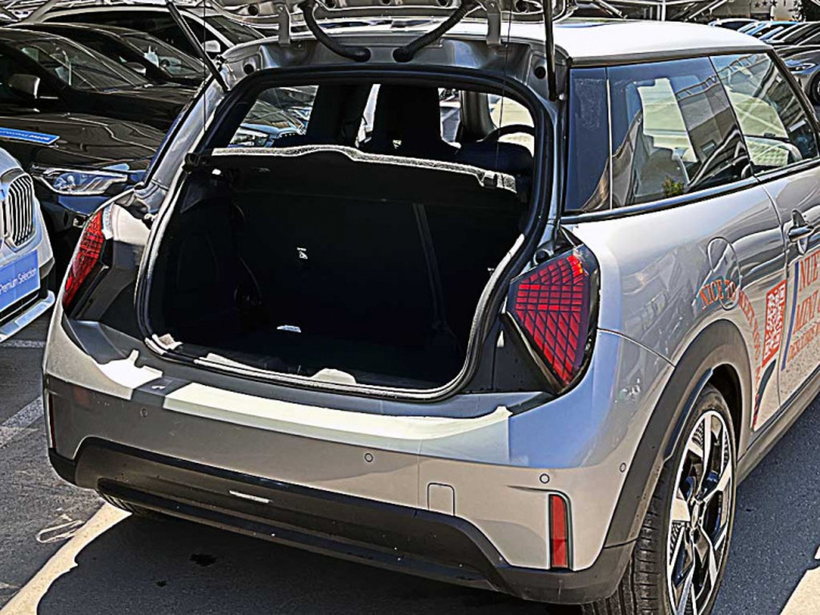 MINI Cooper C 1.5 Hb 3p Favoured 2024 - Imagen 12 de 12