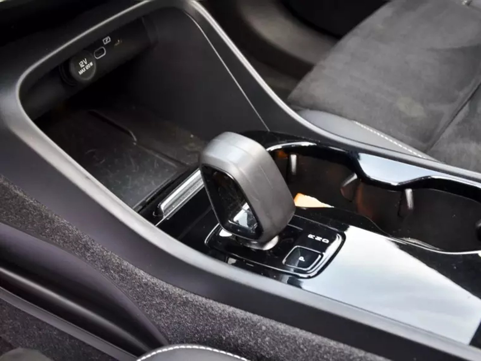 Volvo Xc40 P6 Recharge 2024 - Imagen 18 de 20