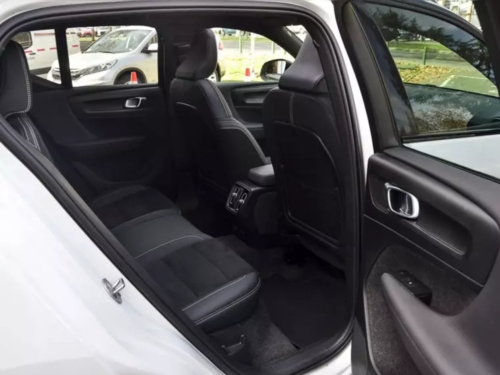 Volvo Xc40 P6 Recharge 2024 - Imagen 9 de 20