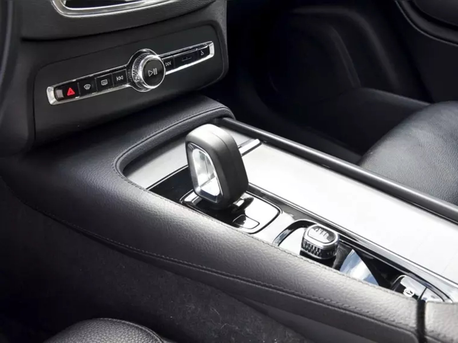 VOLVO Xc90 2.0 B6 Momentum 4x4 At 5p 2022 - Imagen 10 de 12