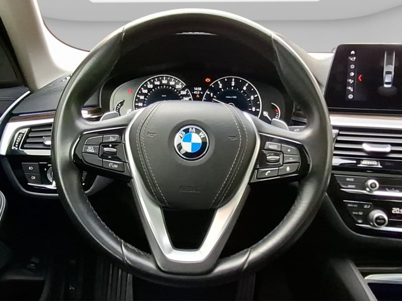 BMW 530 I Luxury 2.0 Aut 2018 - Imagen 16 de 20