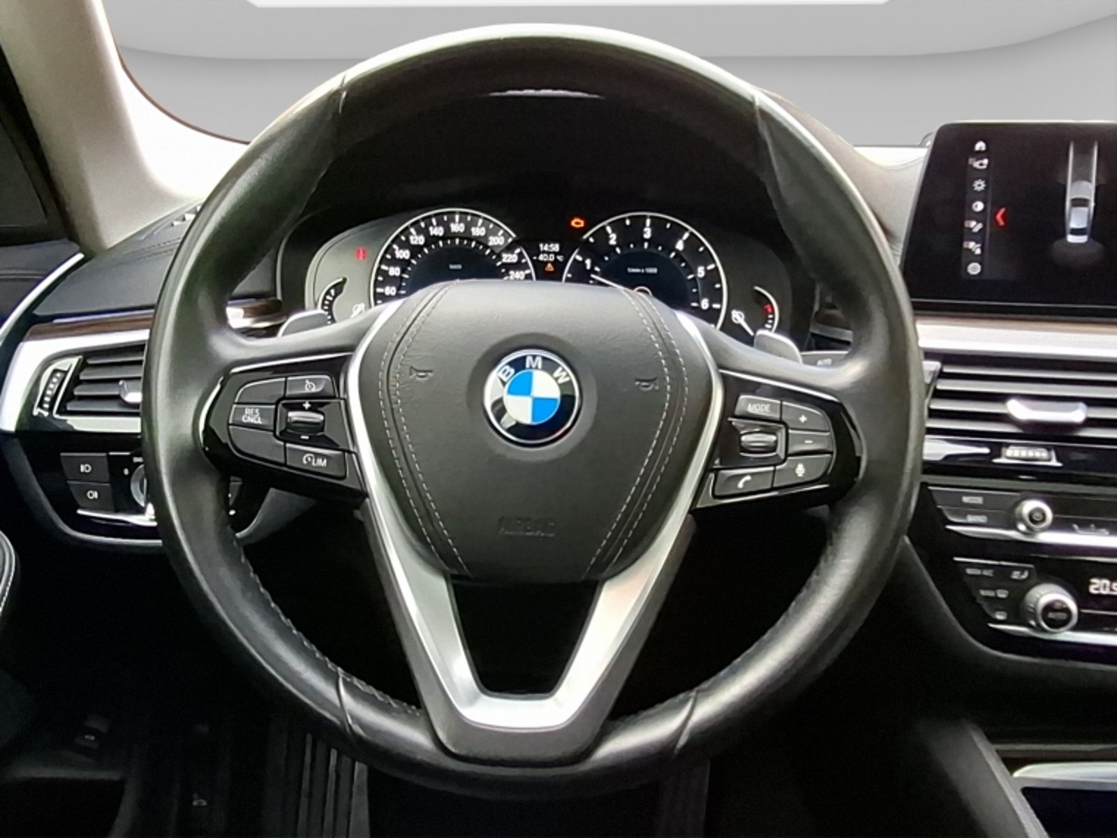 BMW 530 I Luxury 2.0 Aut 2018 - Imagen 16 de 20