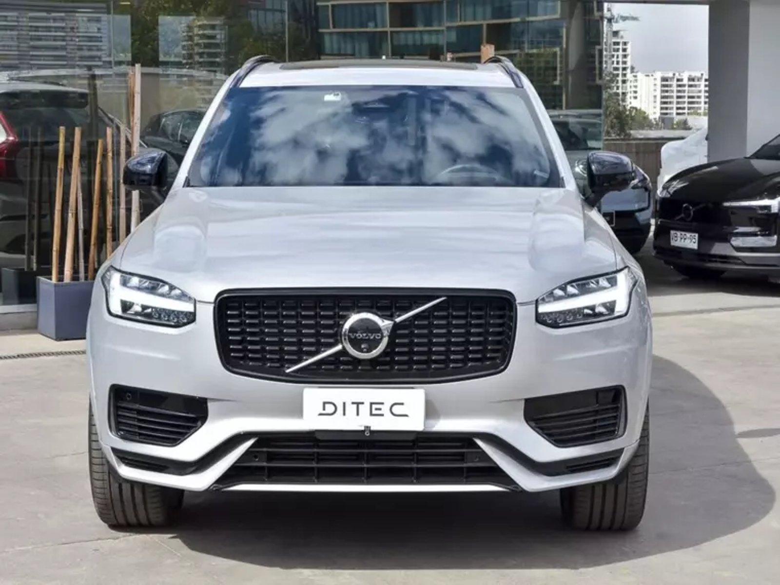 Volvo Xc90 2.0 T8 Core Hibrido Awd At 5p 2025 - Foto 3 de 10