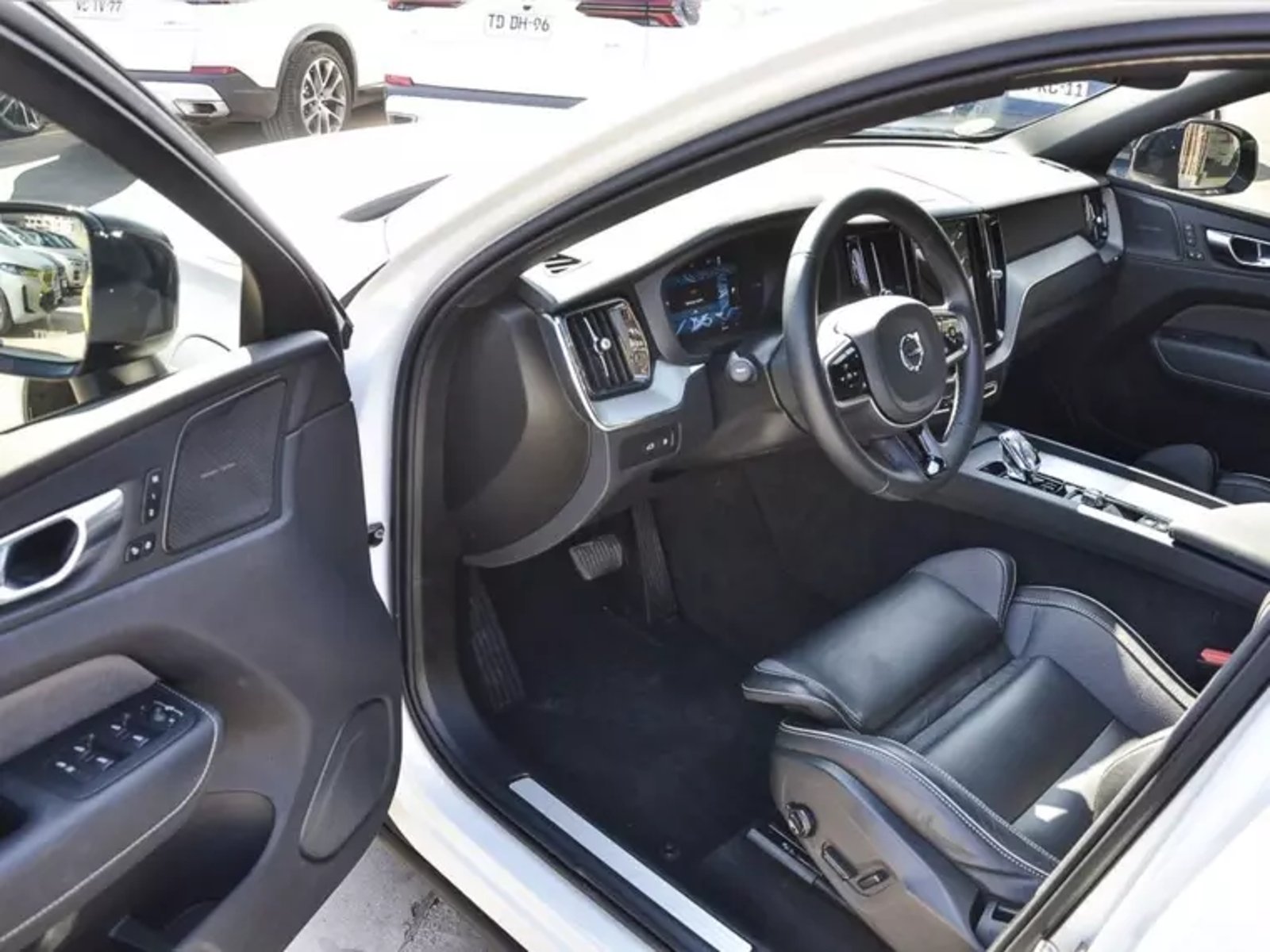 Volvo Xc60 T8 Recharge 4x4 2.0 Aut 2025 - Imagen 12 de 19