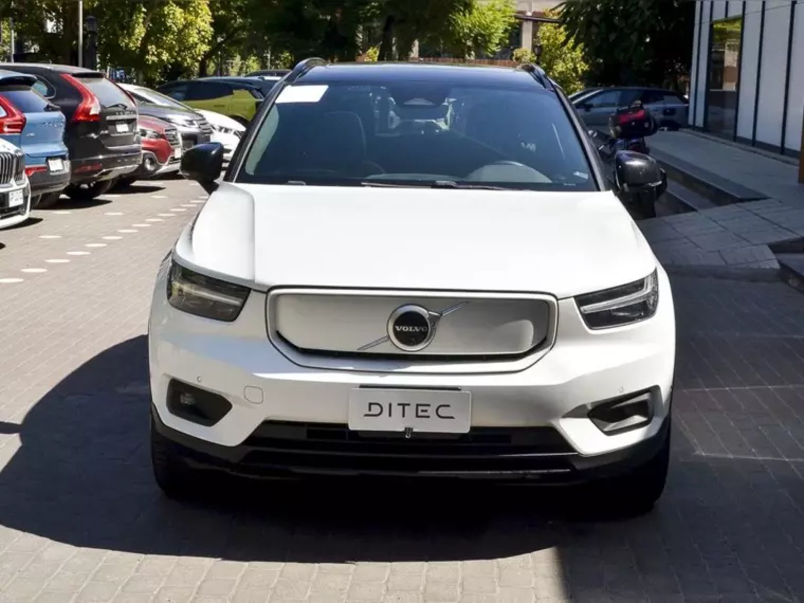 Volvo Xc40 Electrico P8 R-design Awd At 5p 2022 - Foto 3 de 10