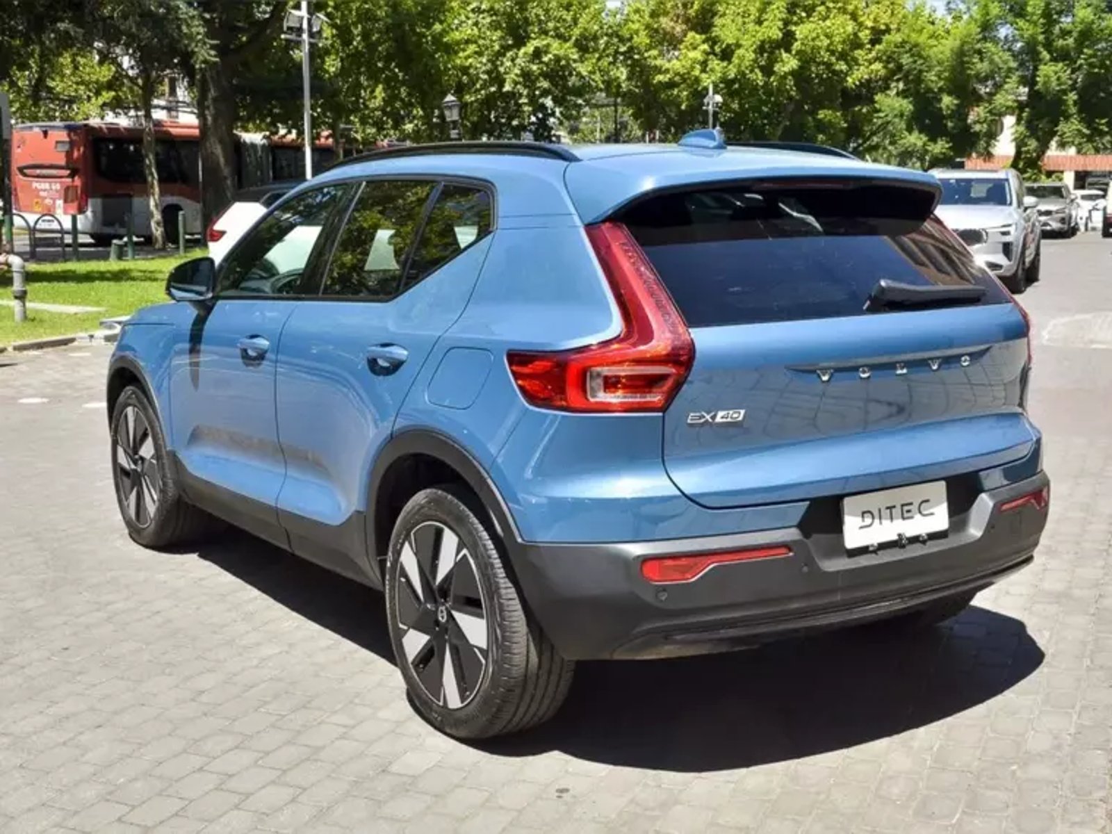 Volvo Ex40 0.0 P8 Recharge 4x4 At Electrico 2025 - Imagen 8 de 17