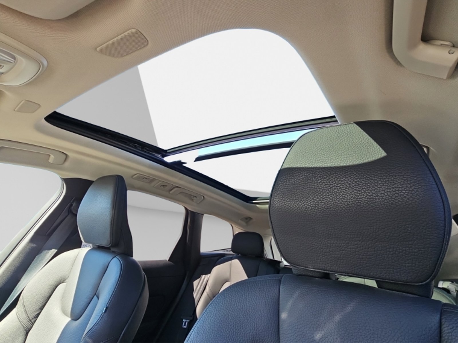Volvo Xc60 Ii B5 4x4 2.0 Aut 2024 - Imagen 11 de 20