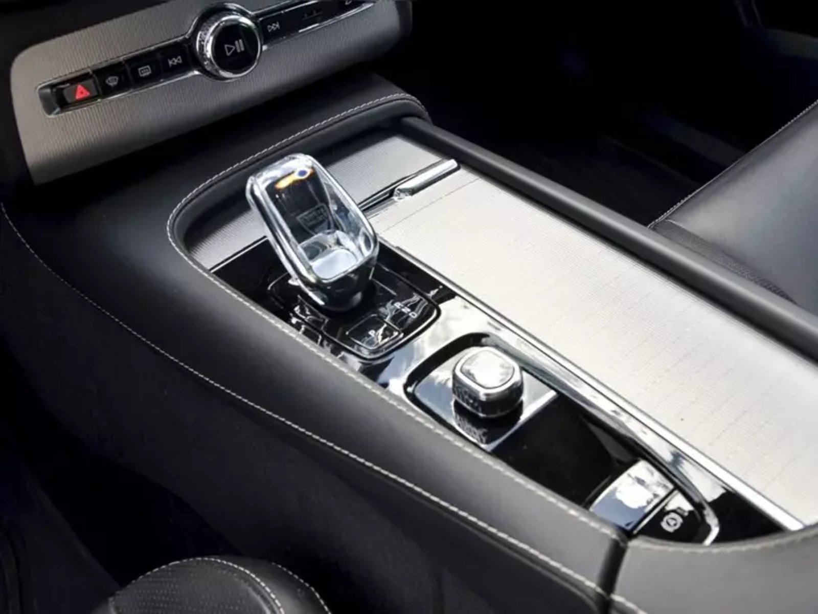 Volvo Xc90 2.0 T8 Core Hibrido Awd At 5p 2025 - Imagen 8 de 10