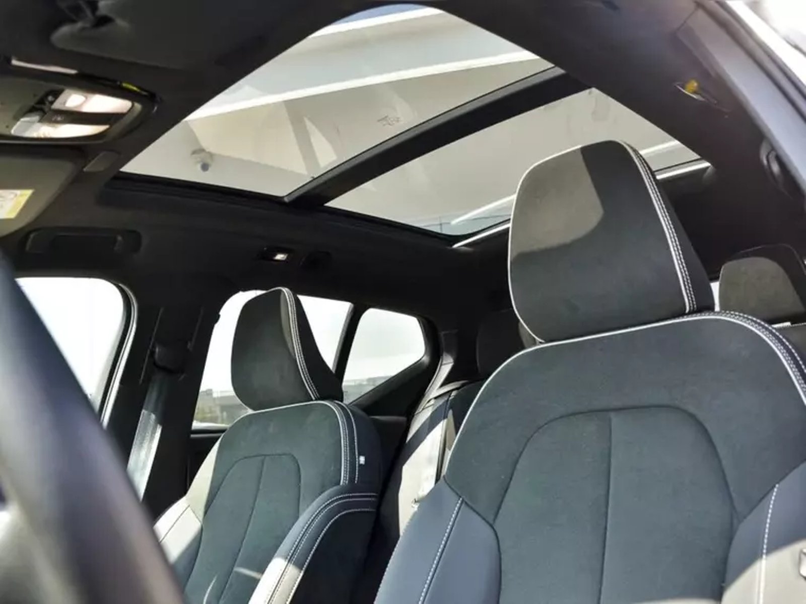 Volvo Ex40 0.0 P8 Recharge 4x4 At Electrico 2025 - Imagen 13 de 17