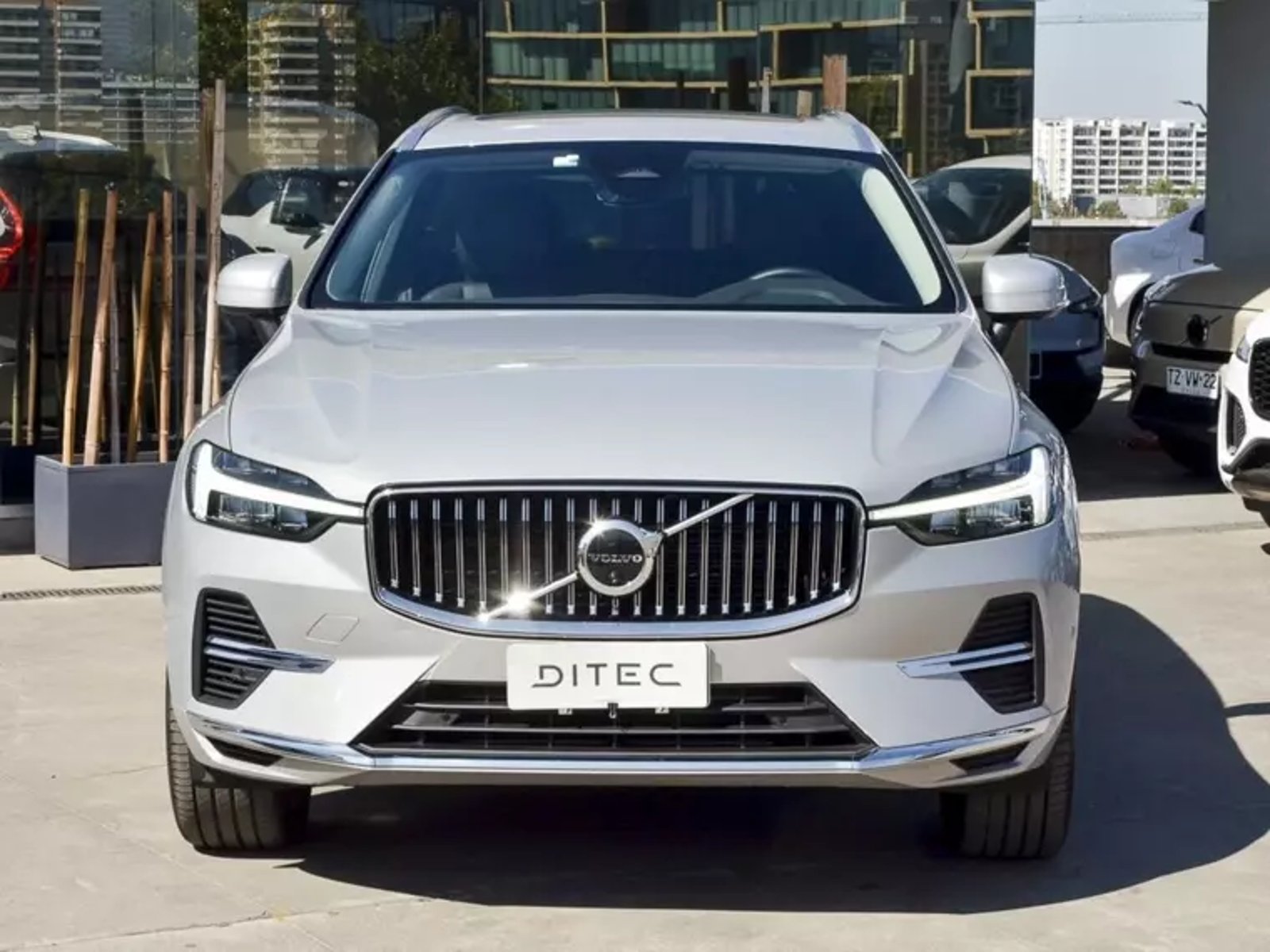 Volvo Xc60 2.0 B5 Plus At 4x4 Hibrido 2025 - Imagen 3 de 12