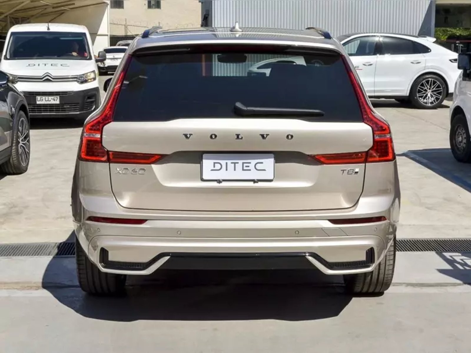 Volvo Xc60 T8 Recharge 4x4 2.0 Aut Ultimate Dark 2025 - Imagen 18 de 20