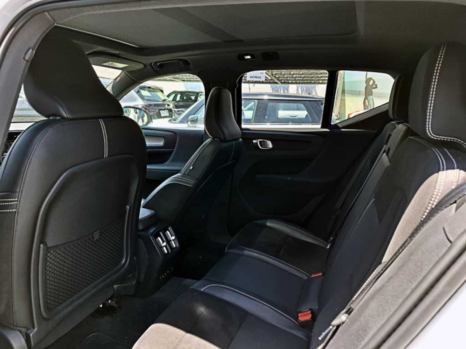 VOLVO Xc40 P8 R Design Awd Aut 2022 - Imagen 12 de 13