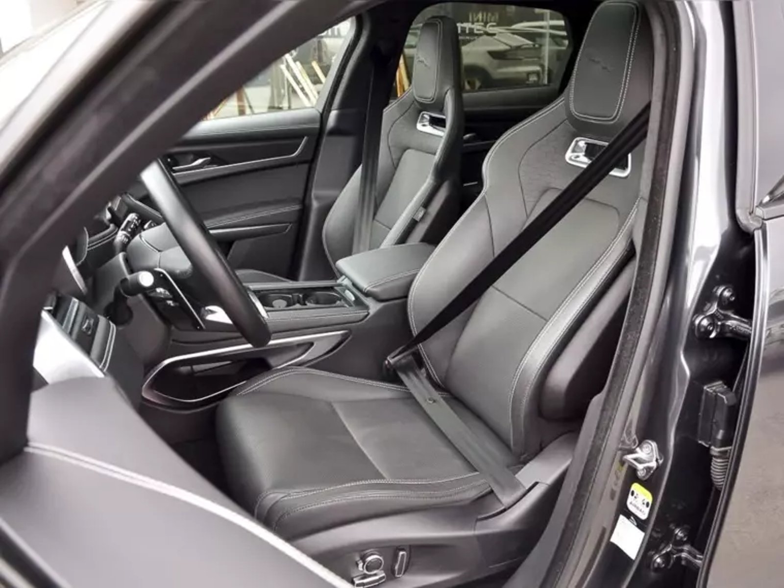 Jaguar F-pace 400 Sport 2025 - Imagen 17 de 20
