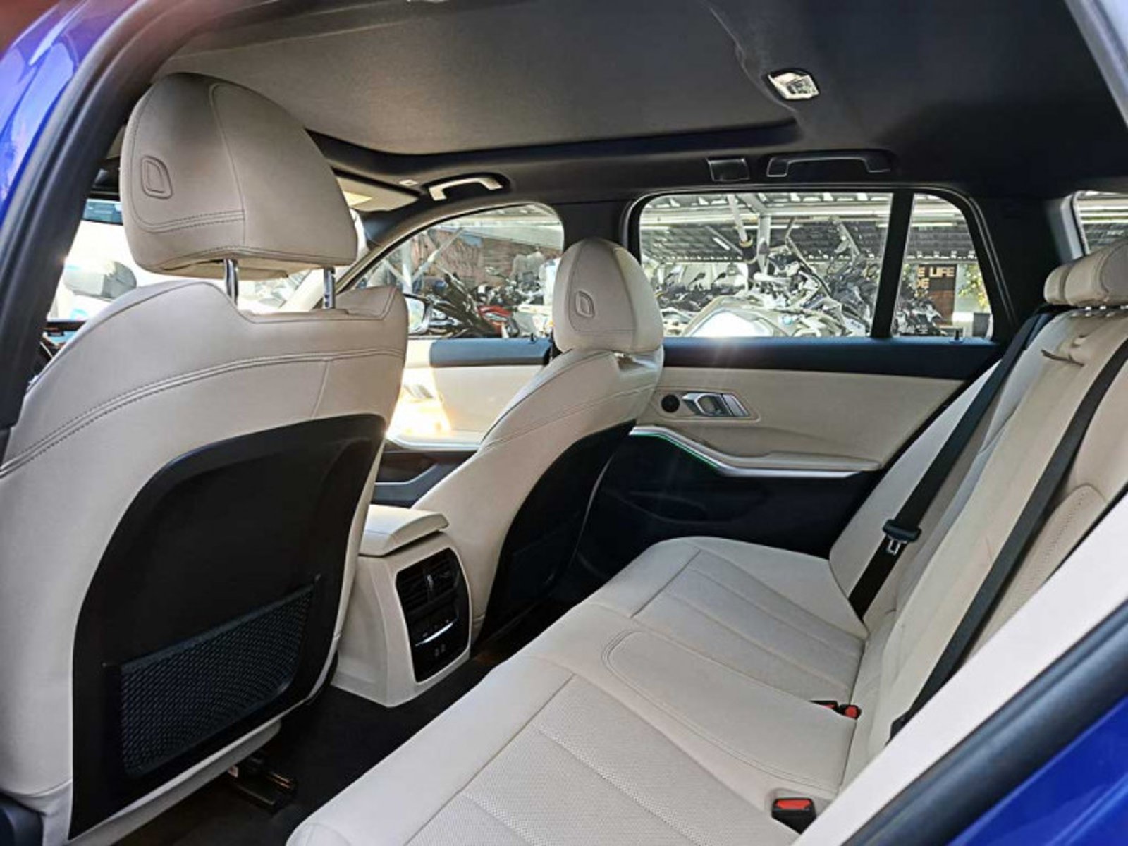 BMW 330 I Touring 2.0 Aut 2024 - Imagen 12 de 13