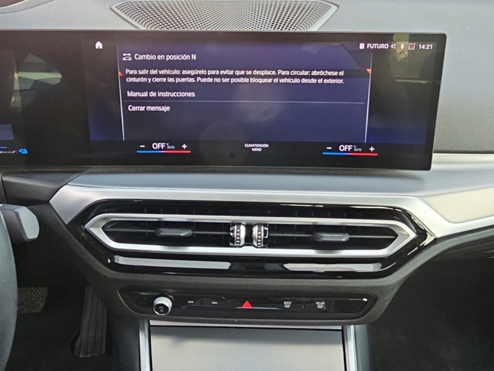 BMW 330 E Sedan 2.0 Aut 2024 - Imagen 18 de 20