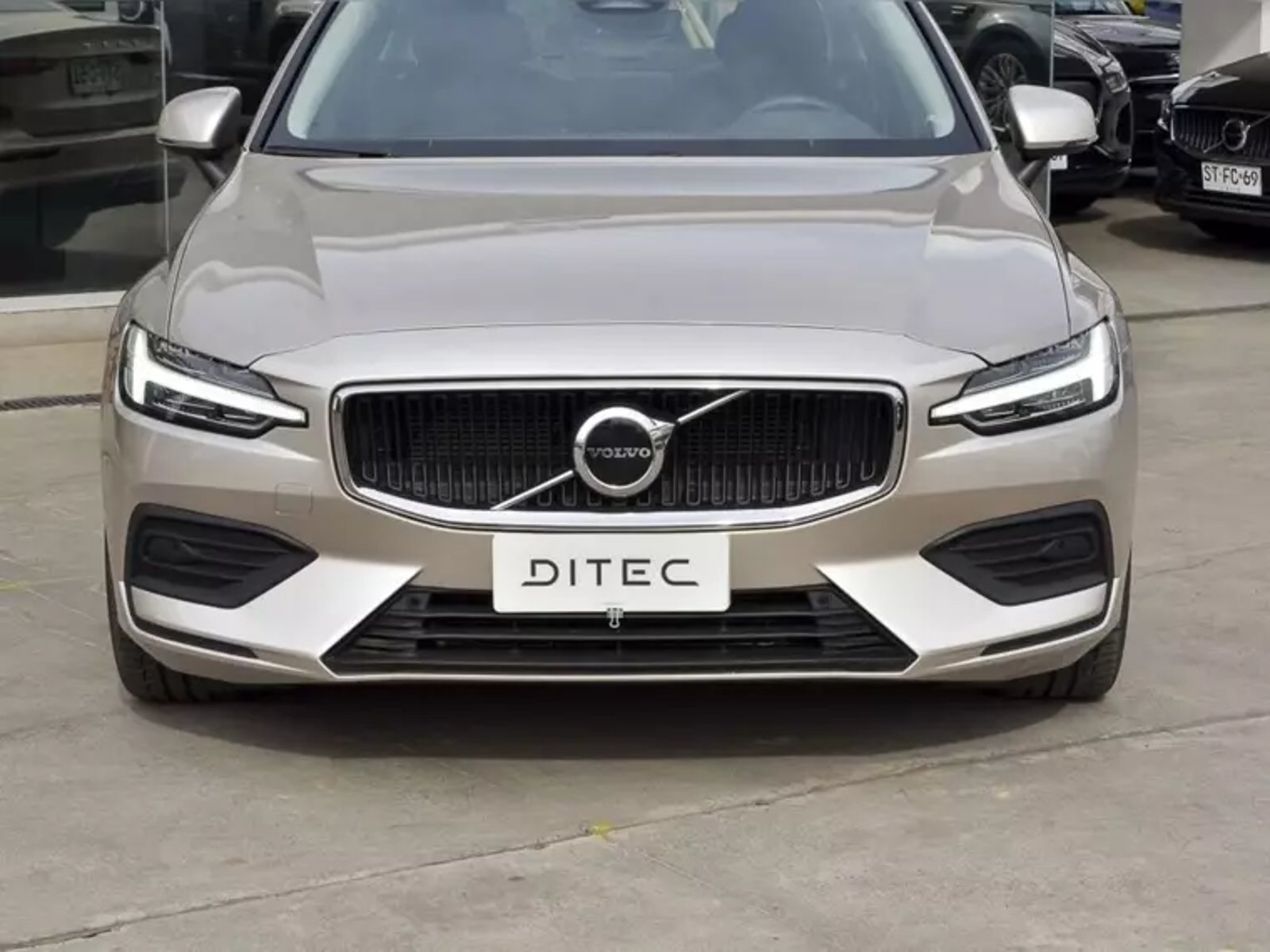 Volvo S60 B4 2023 - Foto 4 de 20