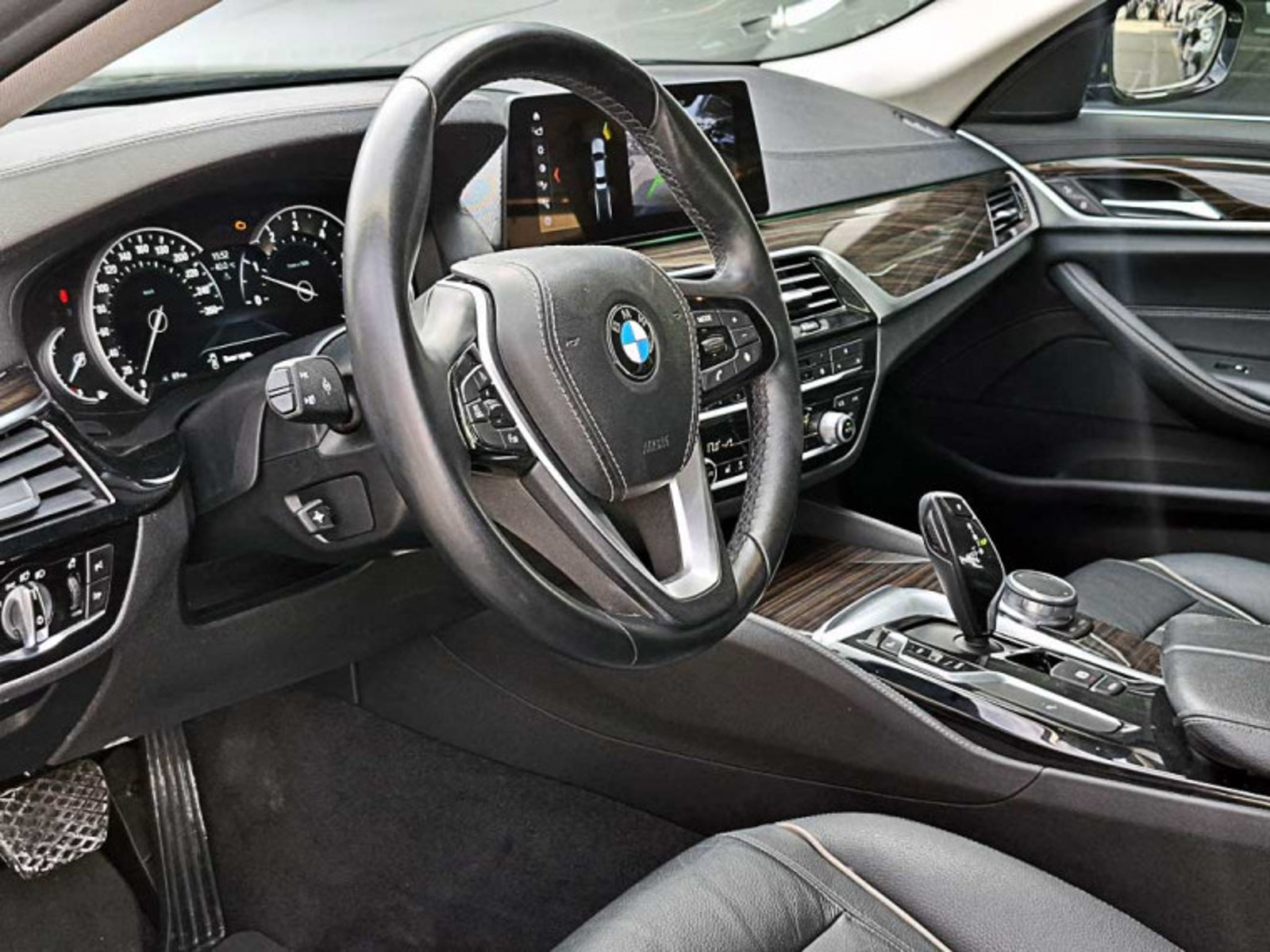BMW 530 I Luxury 2.0 Aut 2018 - Imagen 11 de 13