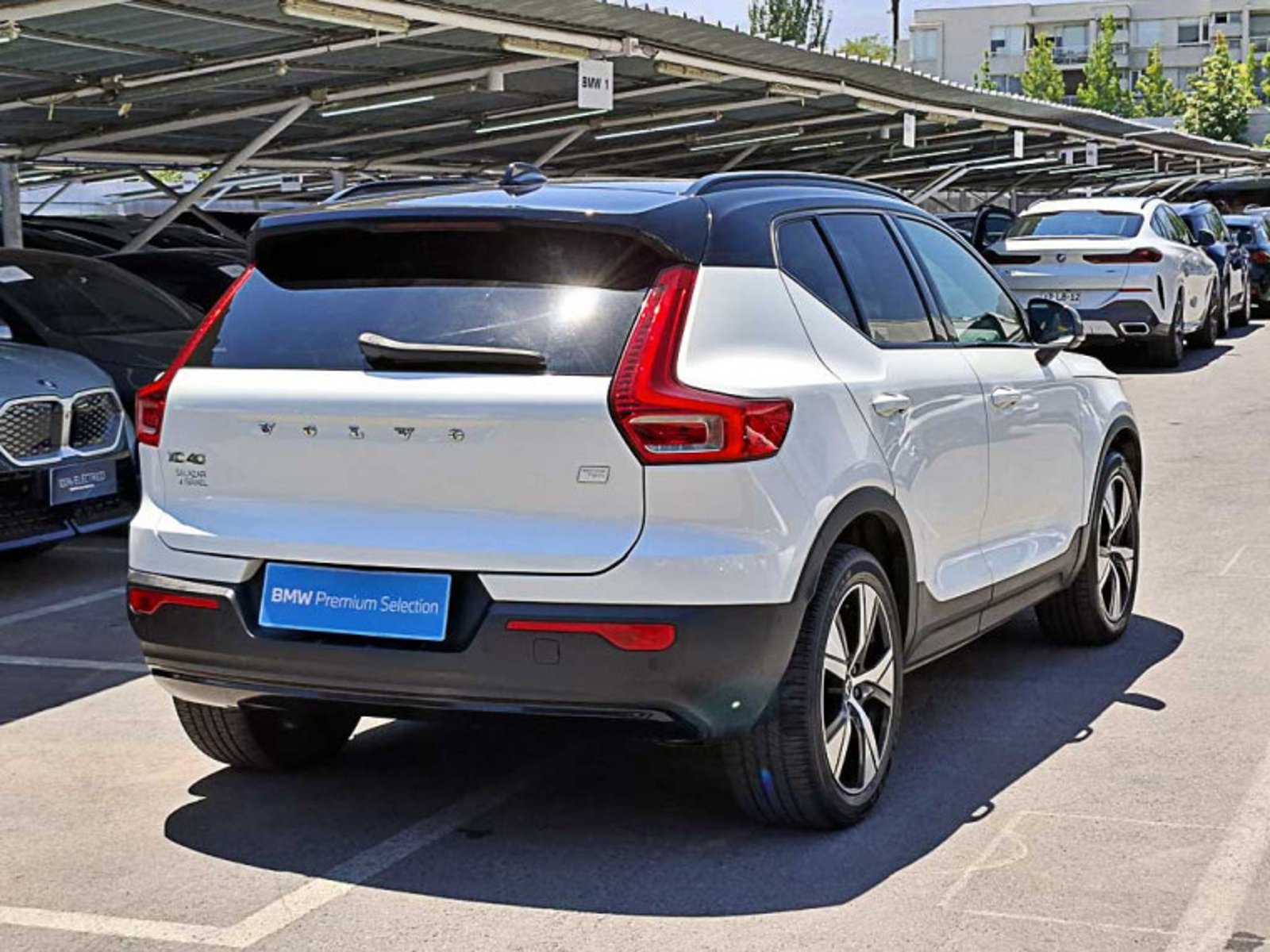 VOLVO Xc40 P8 R Design Awd Aut 2022 - Imagen 4 de 13