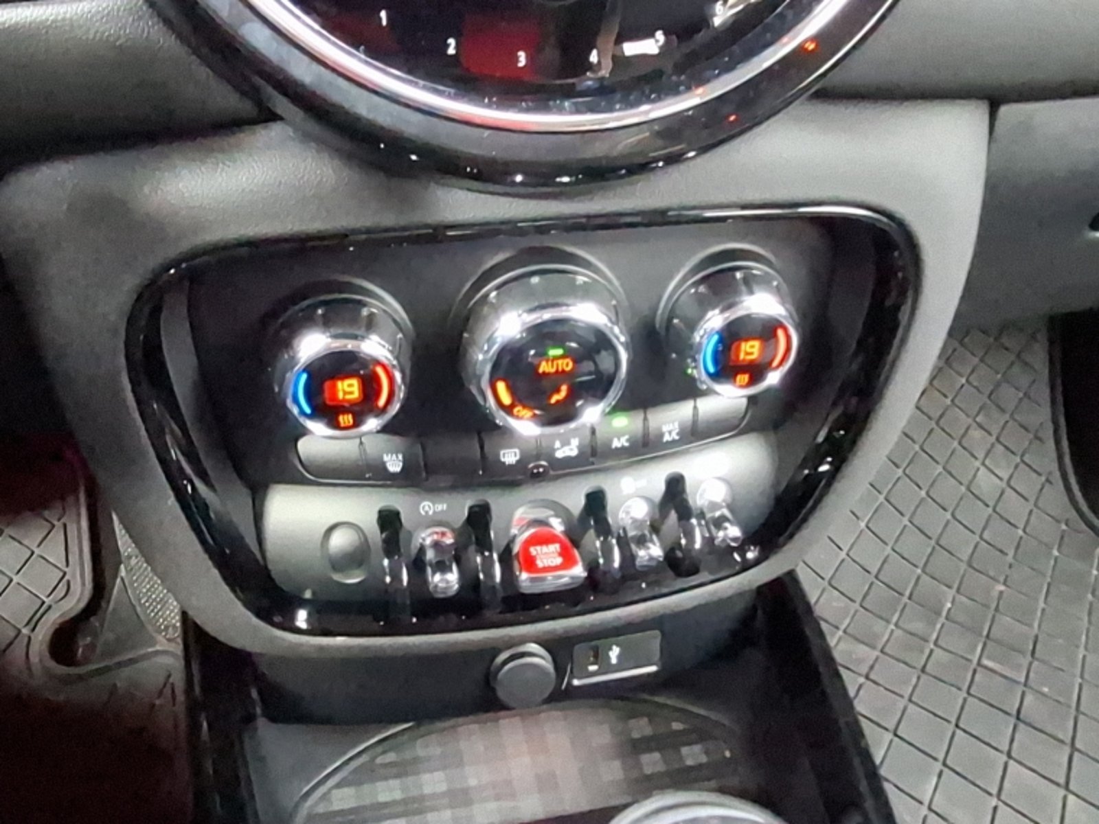 Mini Cooper Club Man S 2.0 Iconic 2023 - Imagen 12 de 20