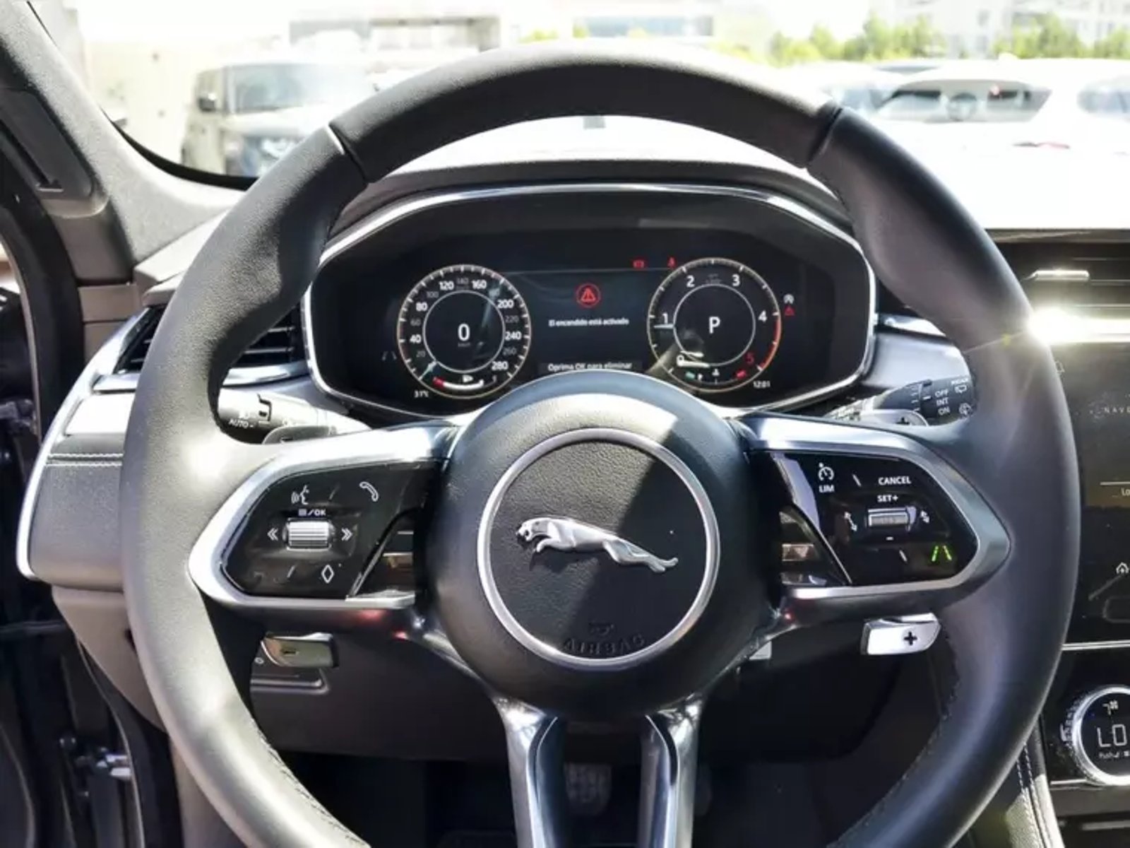 Jaguar F-pace R Dynamic 2024 - Imagen 16 de 18