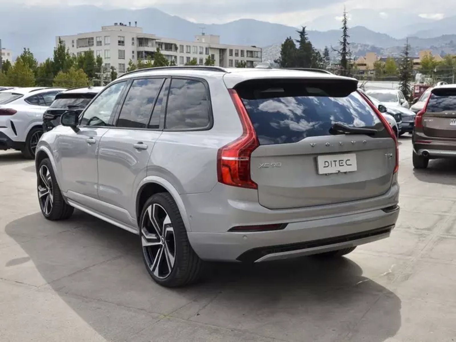 Volvo Xc90 2.0 T8 Core Hibrido Awd At 5p 2025 - Foto 5 de 10