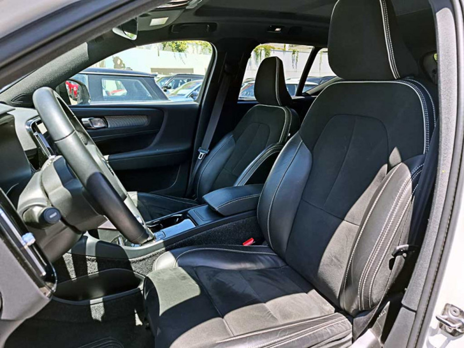 VOLVO Xc40 P8 R Design Awd Aut 2022 - Imagen 10 de 13