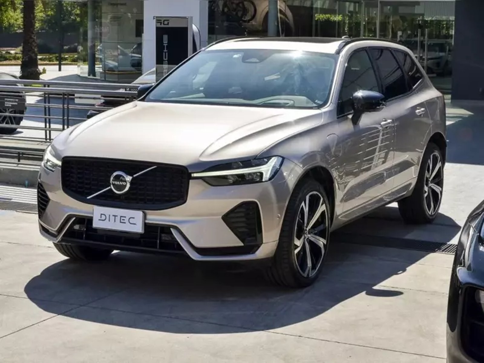 Volvo Xc60 T8 Recharge 4x4 2.0 Aut Ultimate Dark 2025 - Foto 2 de 20