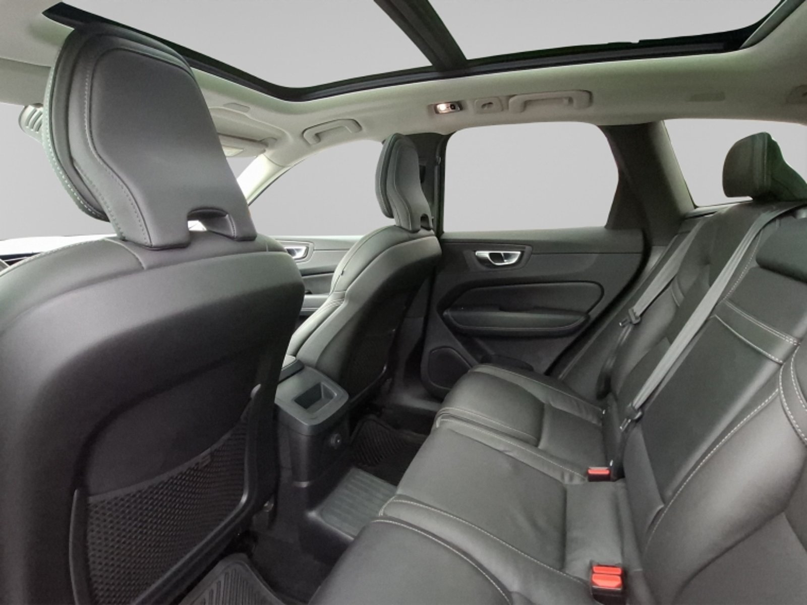 Volvo Xc60 T8 4x4 2.0 Aut 2021 - Imagen 15 de 20
