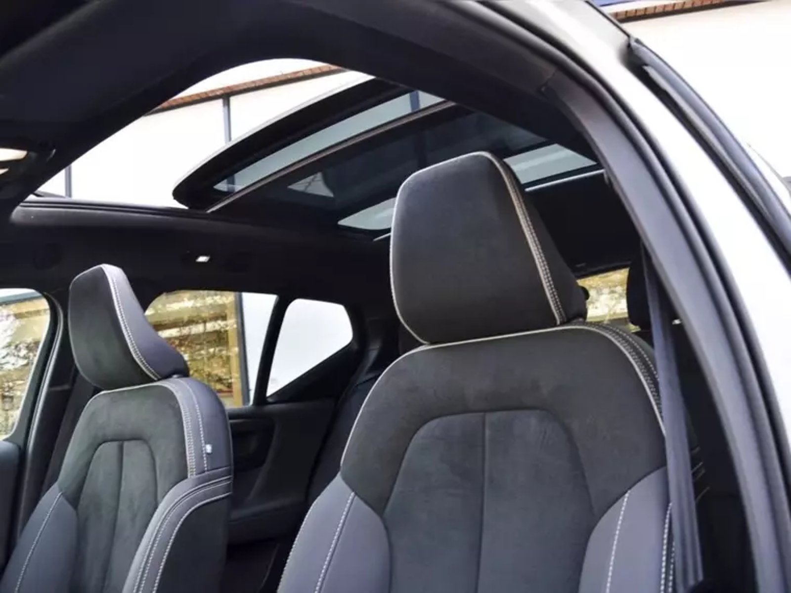 Volvo Xc40 P6 Recharge 2024 - Imagen 16 de 20
