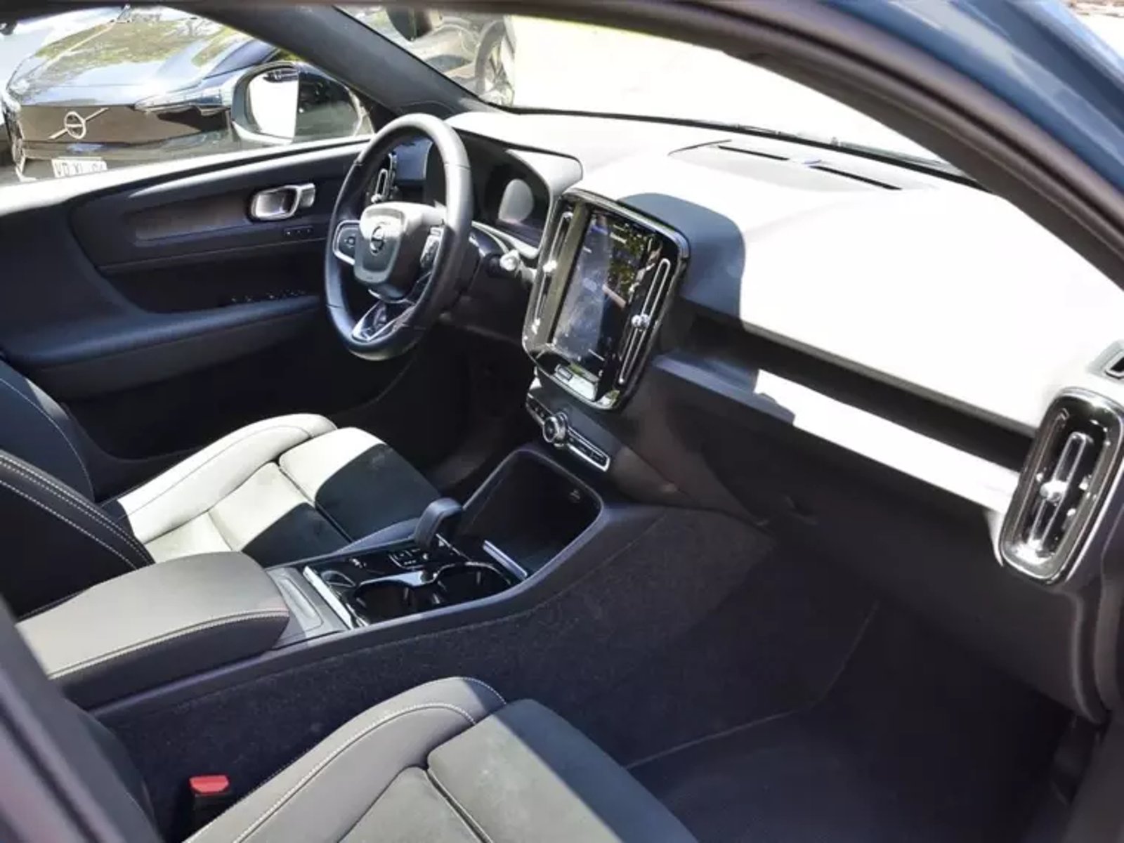 Volvo Ex40 0.0 P8 Recharge 4x4 At Electrico 2025 - Imagen 7 de 17