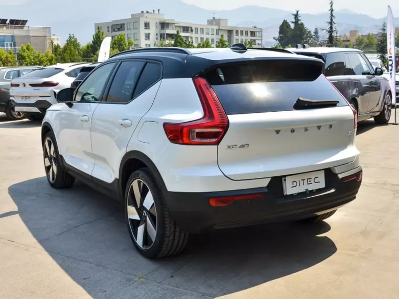 Volvo Xc40 2.0 T5 Hybrid At 4x4 Hibrido 2024 - Imagen 4 de 18