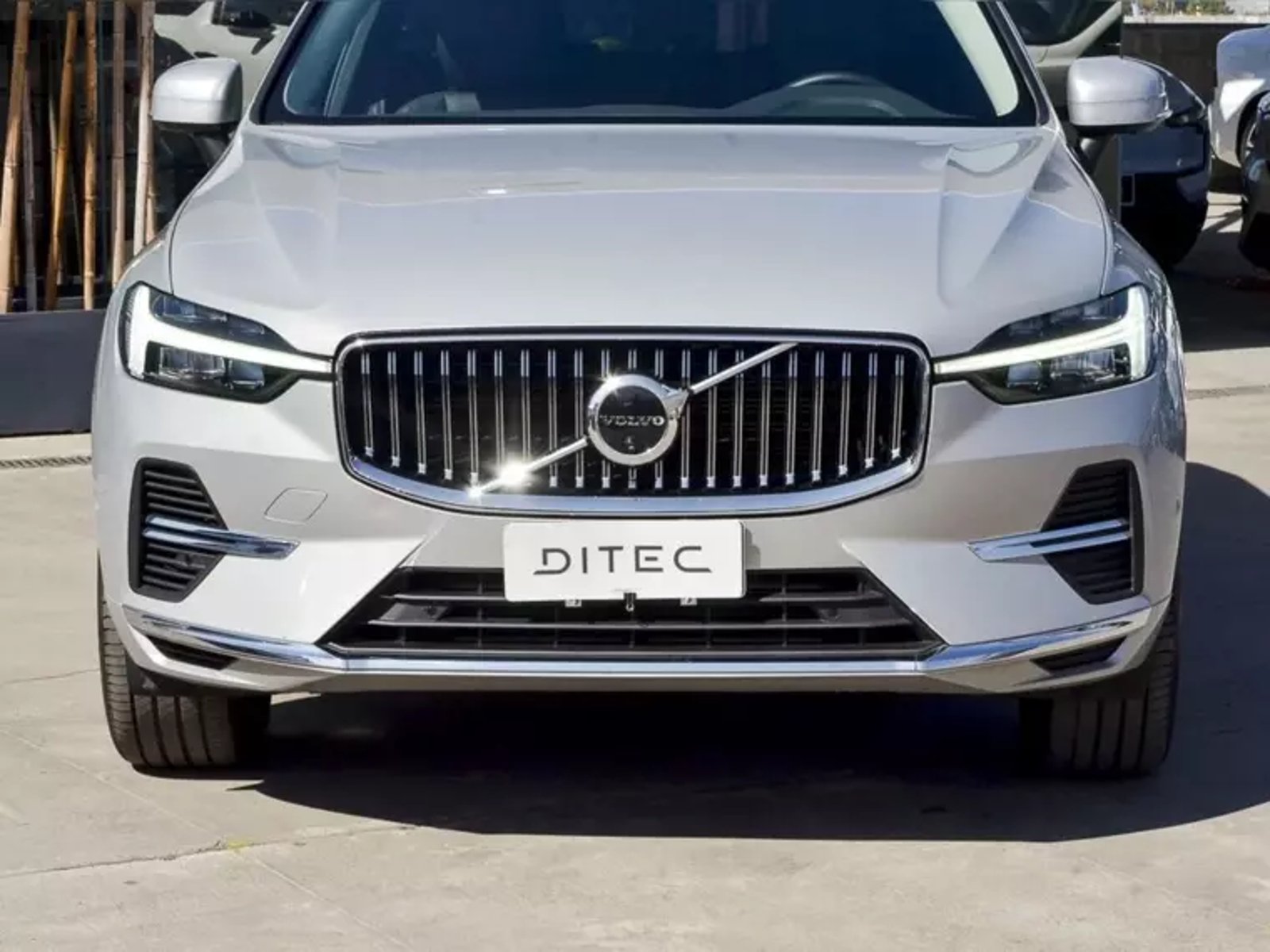 Volvo Xc60 2.0 B5 Plus At 4x4 Hibrido 2025 - Imagen 4 de 12