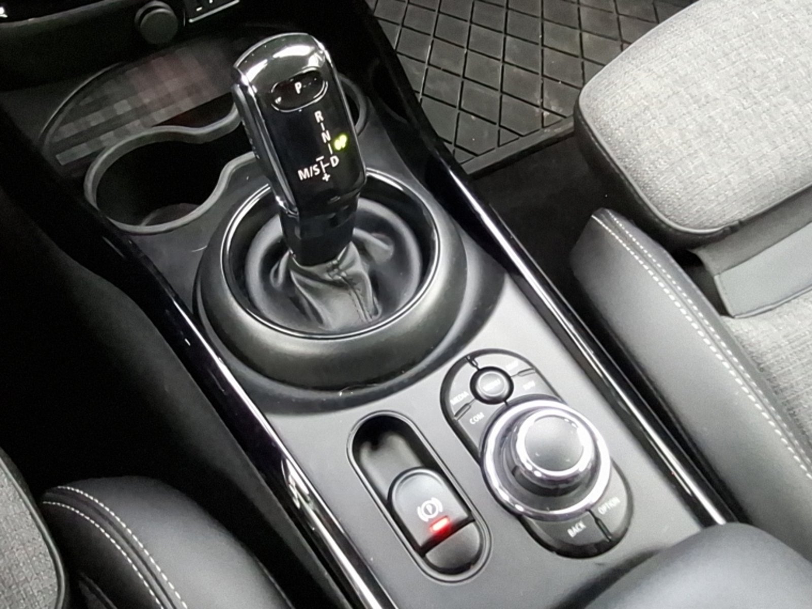 Mini Cooper Club Man S 2.0 Iconic 2023 - Imagen 13 de 20