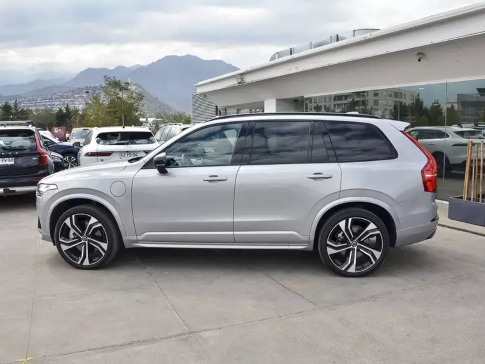 Volvo Xc90 2.0 T8 Core Hibrido Awd At 5p 2025 - Imagen 6 de 10