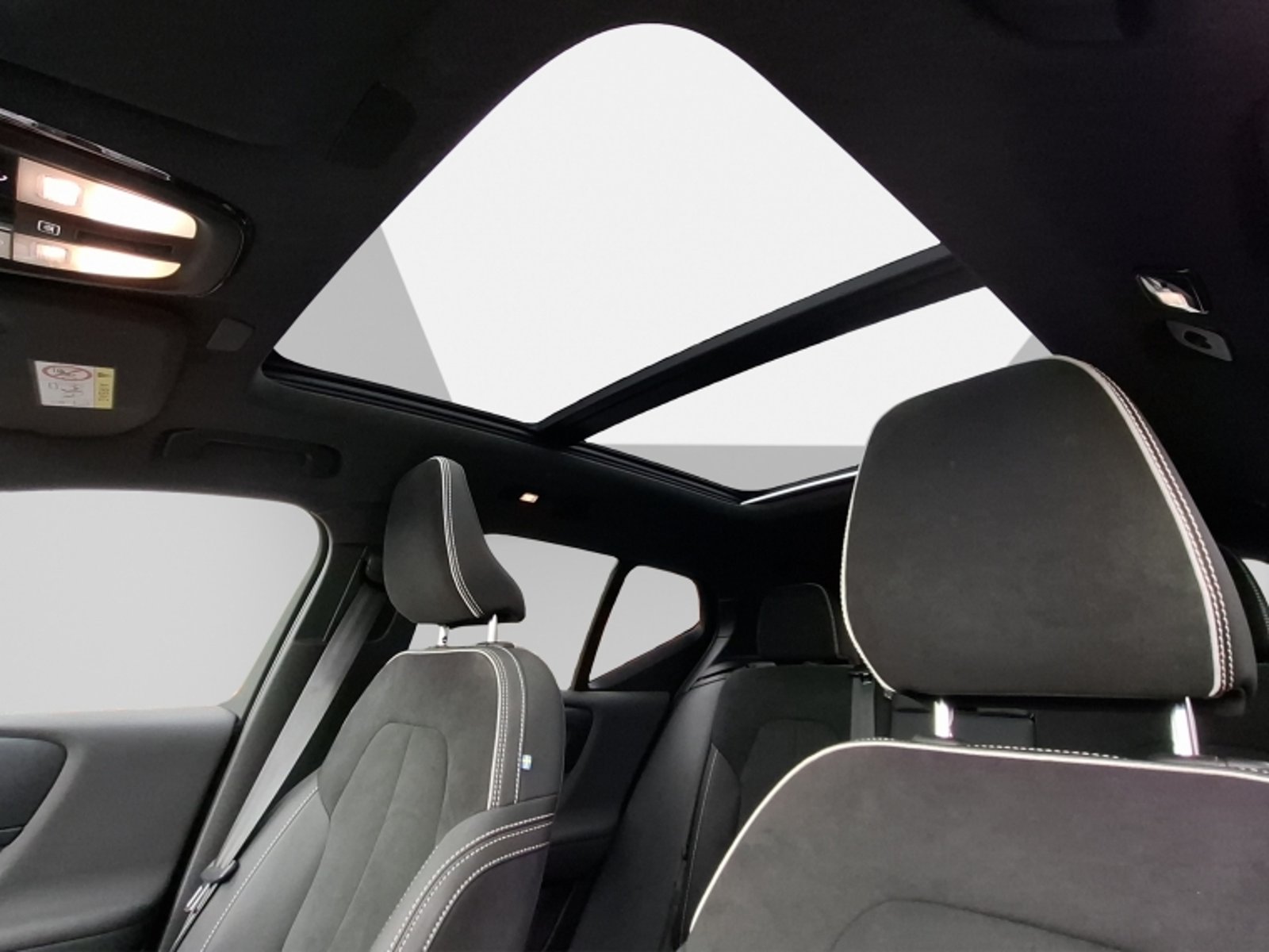 Volvo Xc40 C40 P8 Recharge 2024 - Imagen 11 de 20