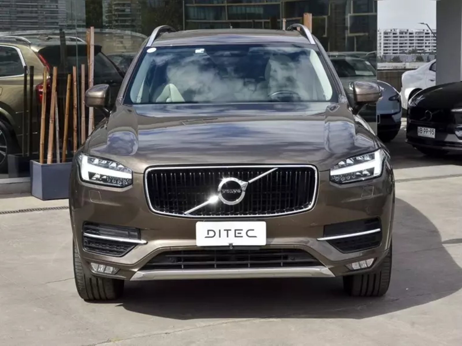 Volvo Xc90 2.0 D5 Momentum Diesel Awd At 5p 2017 - Foto 3 de 9