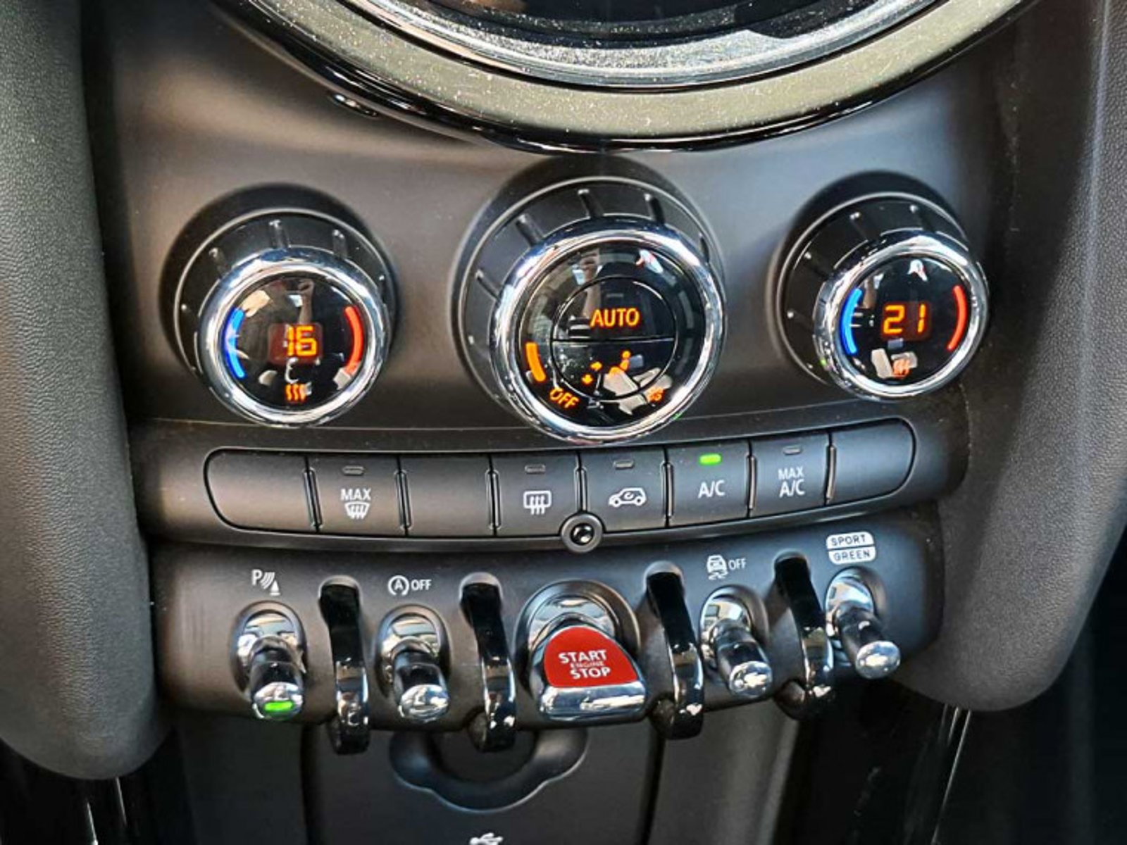 MINI Cooper S 2.0 Hb 3p Iconic 2024 - Imagen 9 de 10