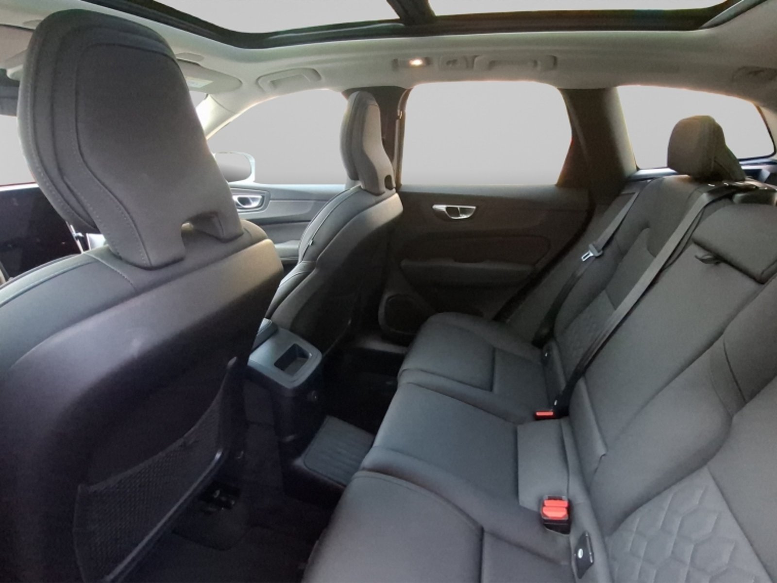 Volvo Xc60 B5 Awd Plus 2025 - Imagen 15 de 20