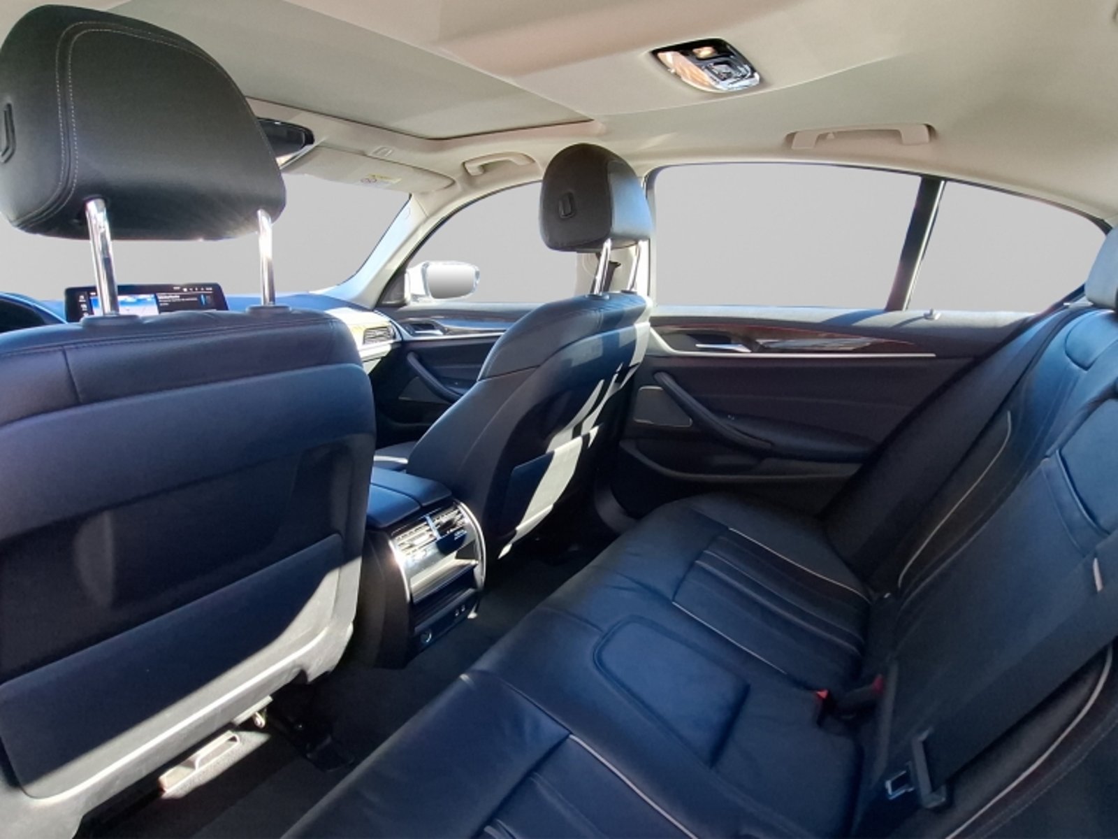 BMW 530 E Luxury 2024 - Imagen 15 de 20