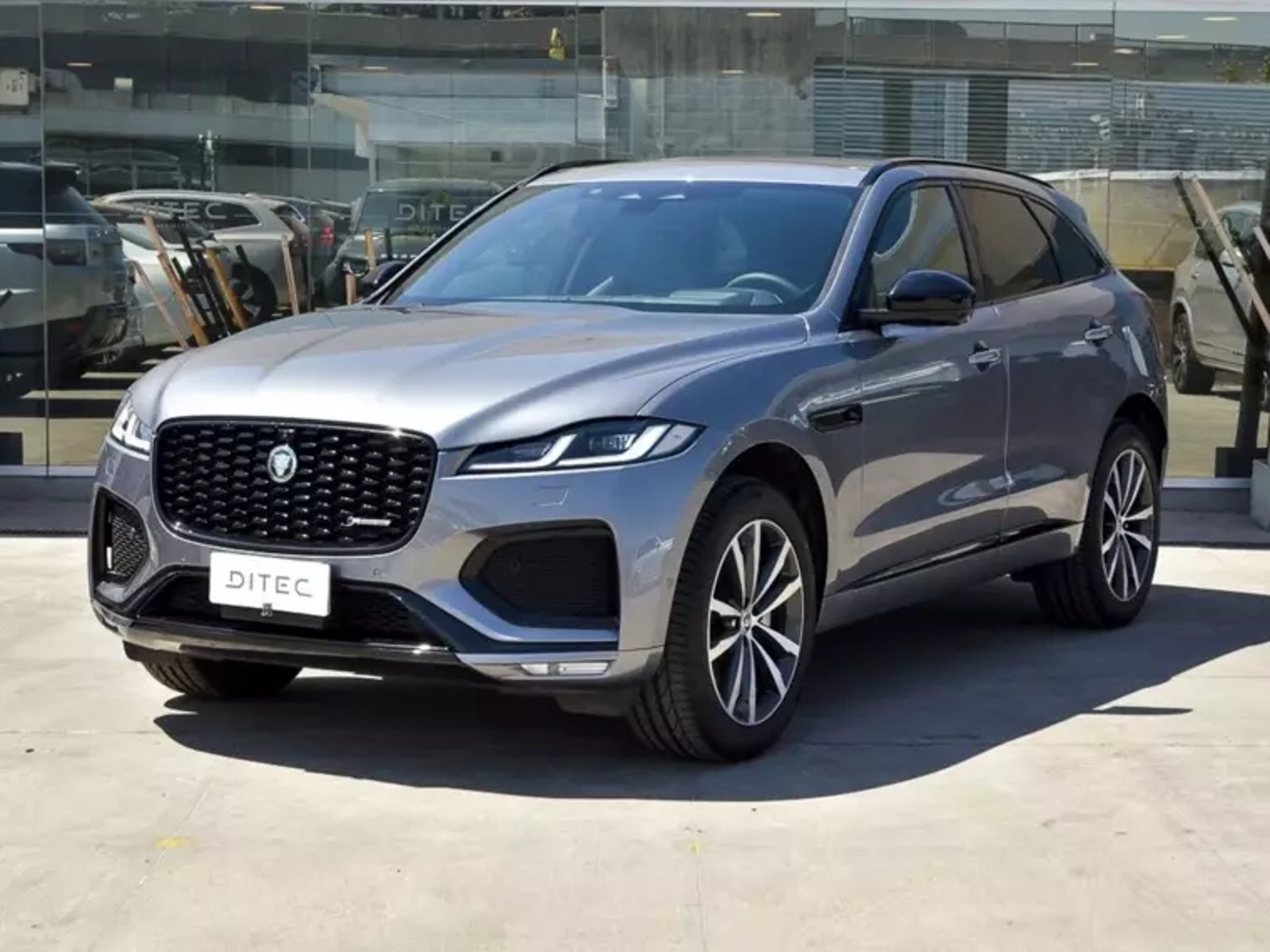Jaguar F-pace R Dynamic 2024 - Foto 2 de 18