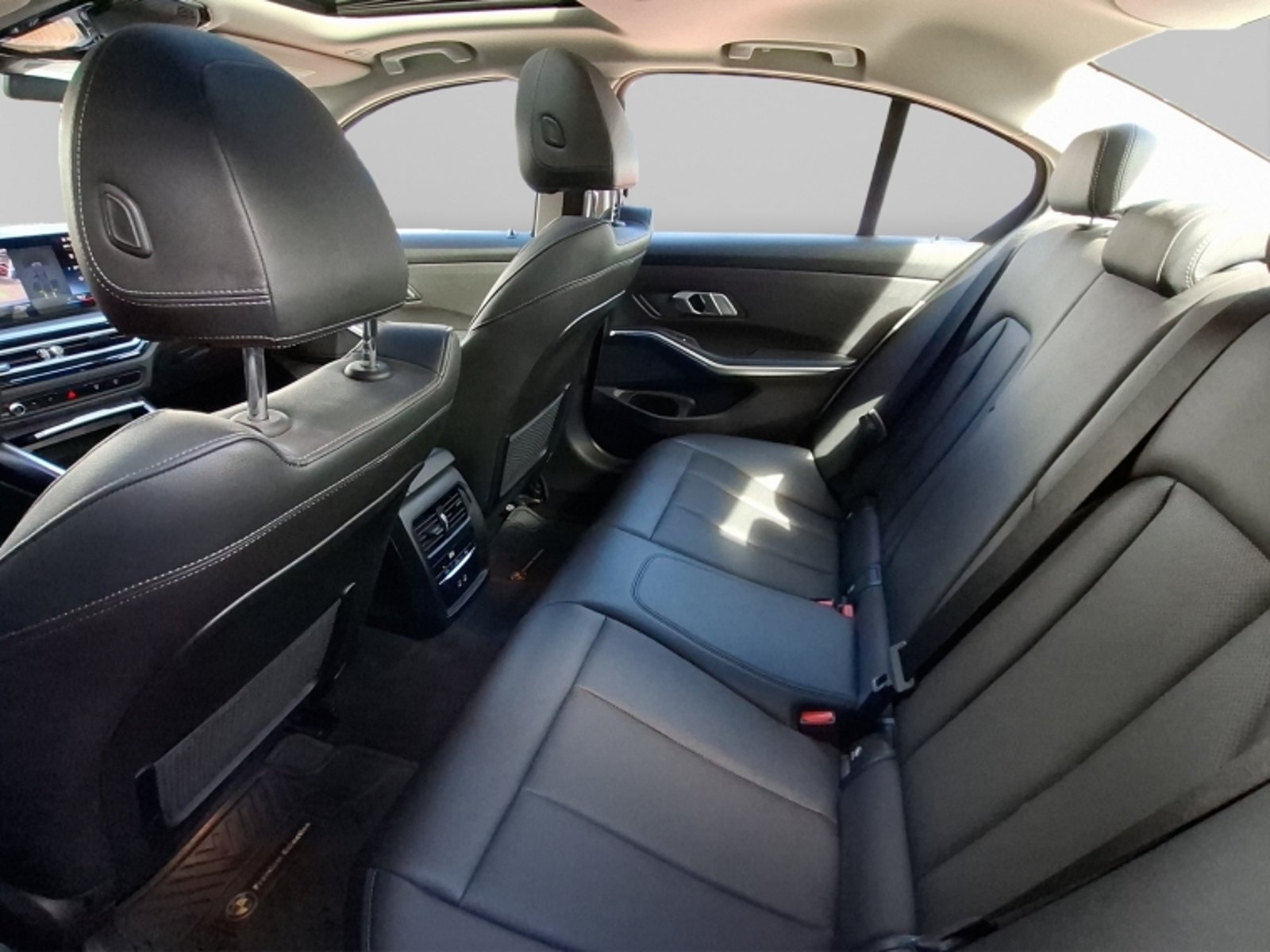 BMW 320 I Dynamic 2023 - Imagen 15 de 16