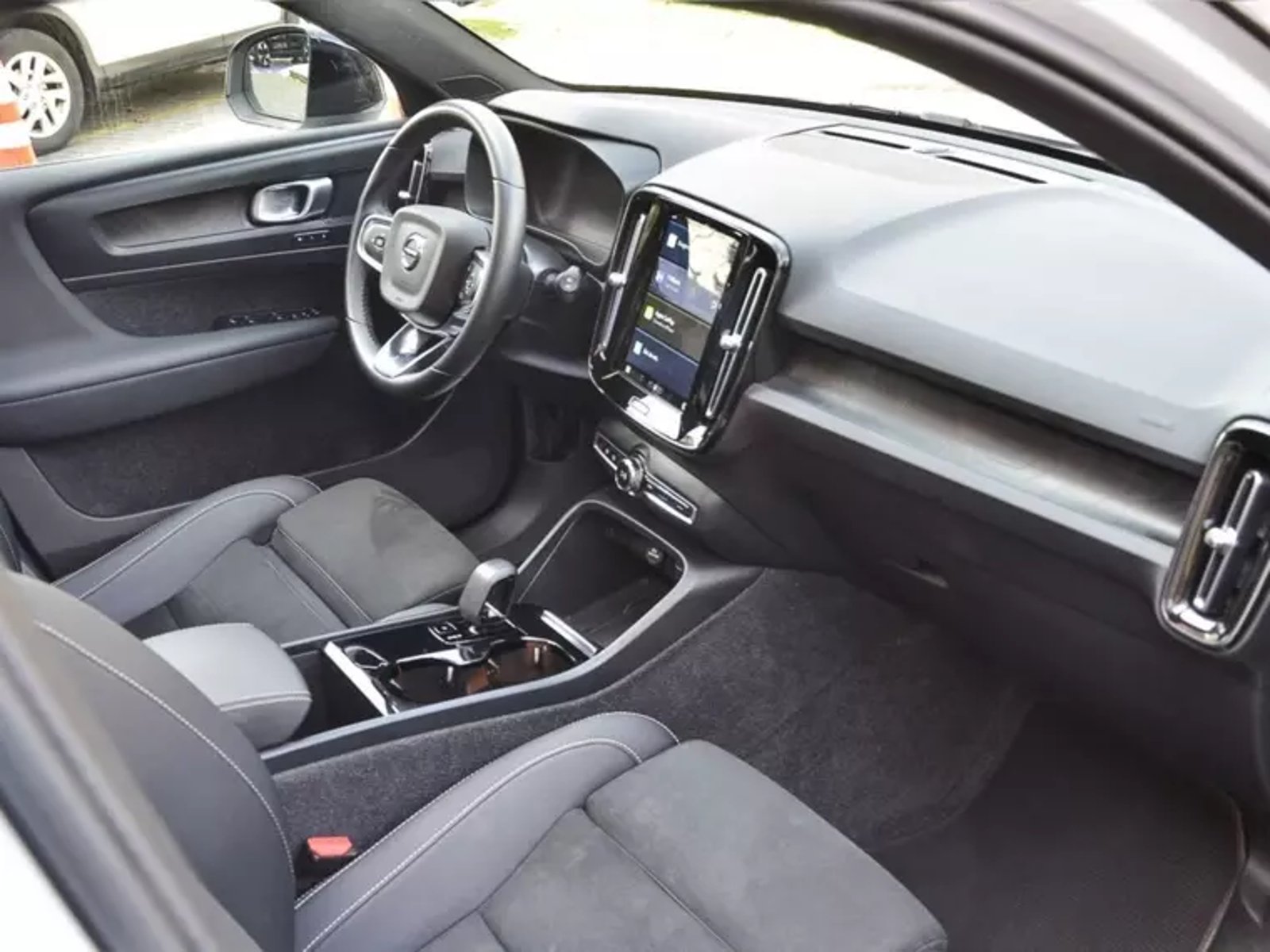 Volvo Xc40 P6 Recharge 2024 - Imagen 7 de 20