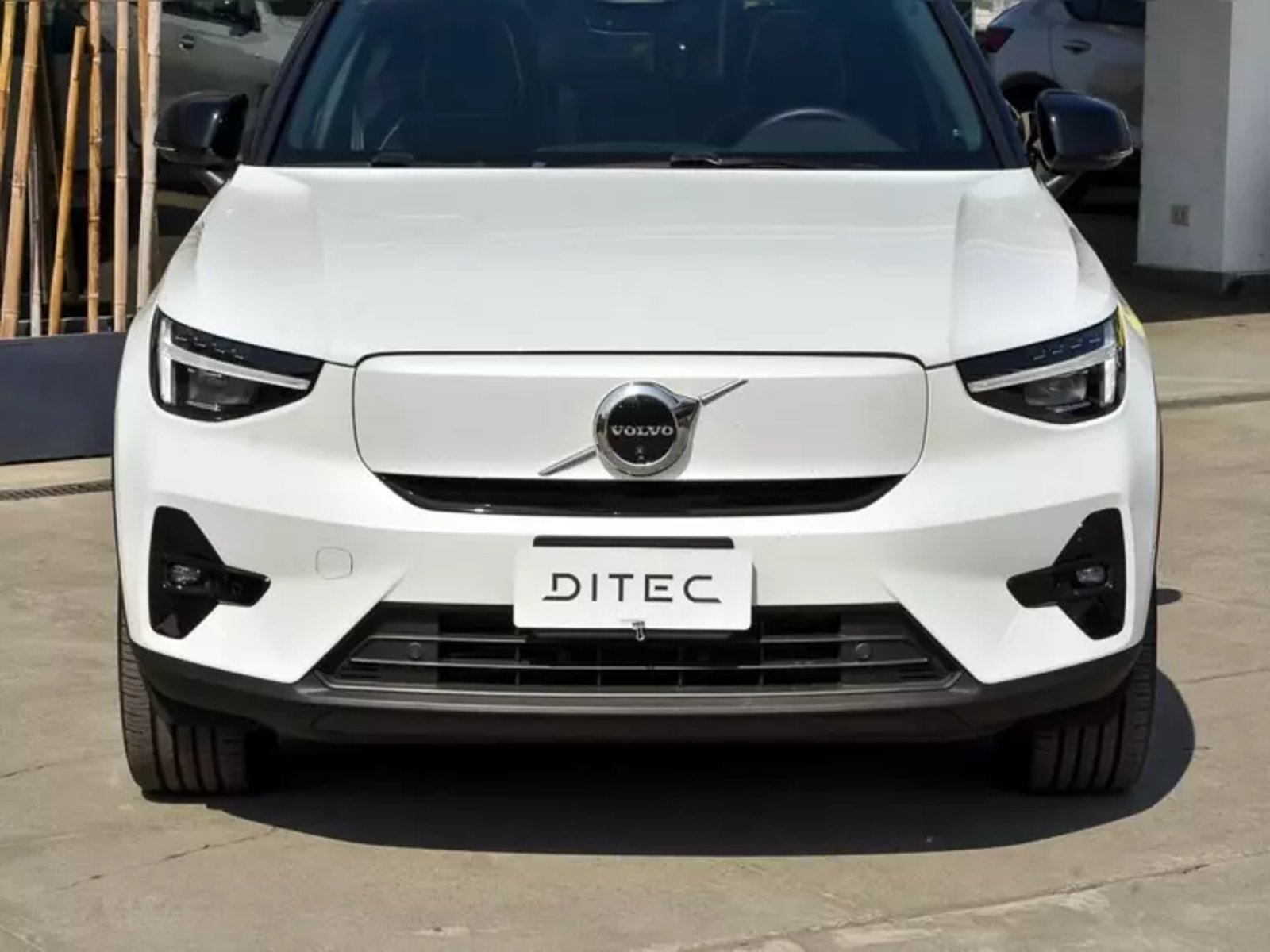 Volvo Ex40 0.0 P8 Recharge 4x4 At Electrico 2025 - Foto 4 de 17