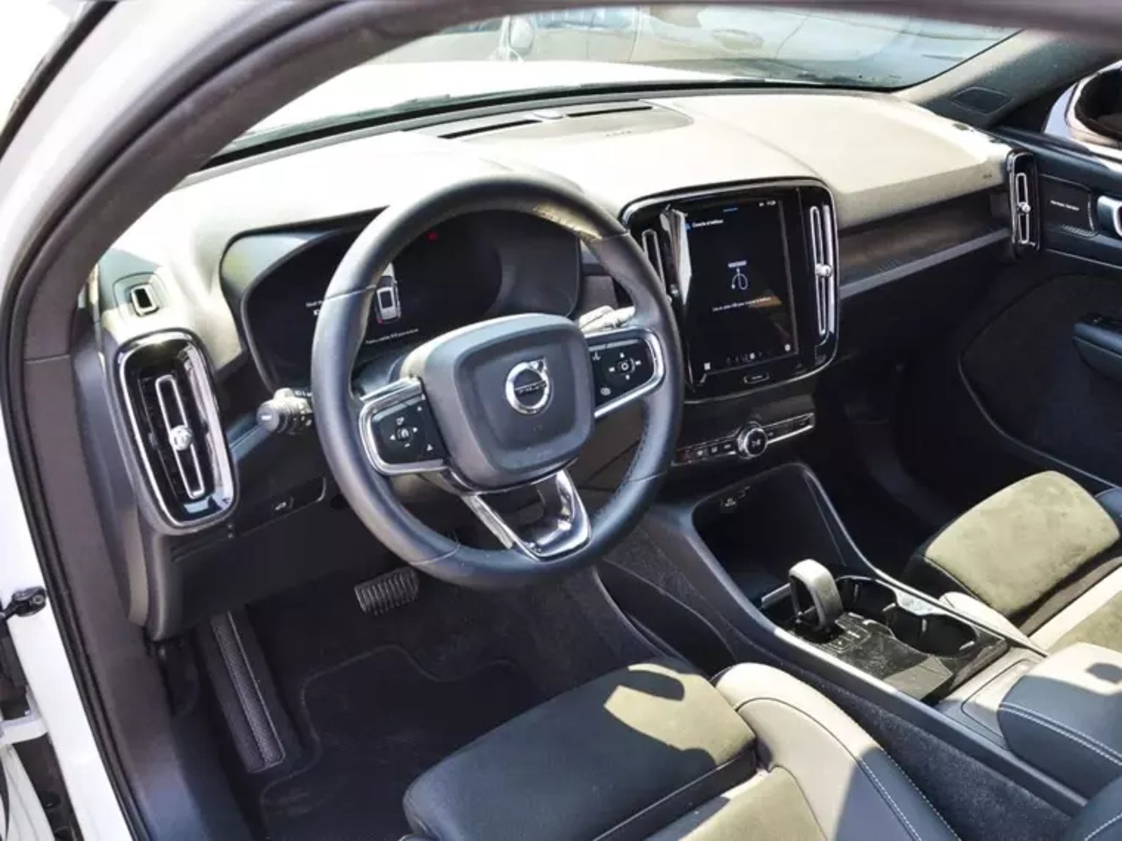 Volvo Xc40 2.0 T5 Hybrid At 4x4 Hibrido 2024 - Imagen 6 de 18