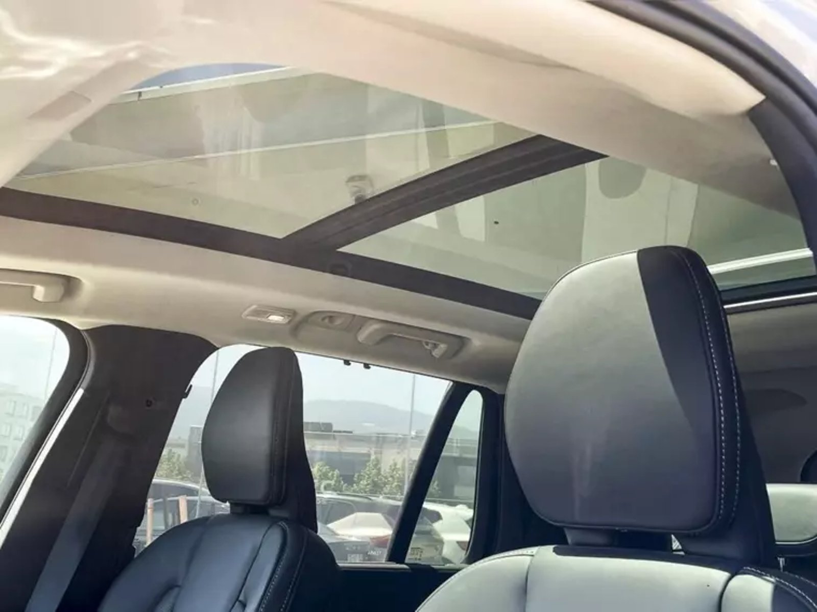 VOLVO Xc90 2.0 T8 Recharge Ultimate At 4x4 Hibrido 2025 - Imagen 12 de 17