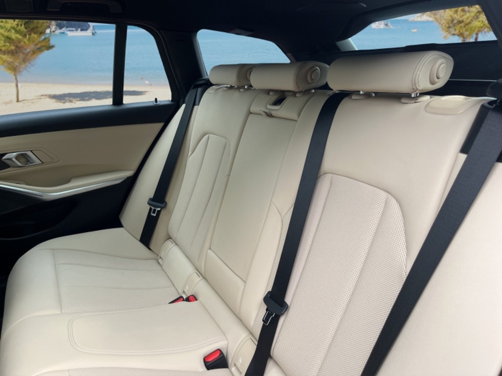 BMW 330 I Touring 2.0 Aut 2025 - Imagen 15 de 20