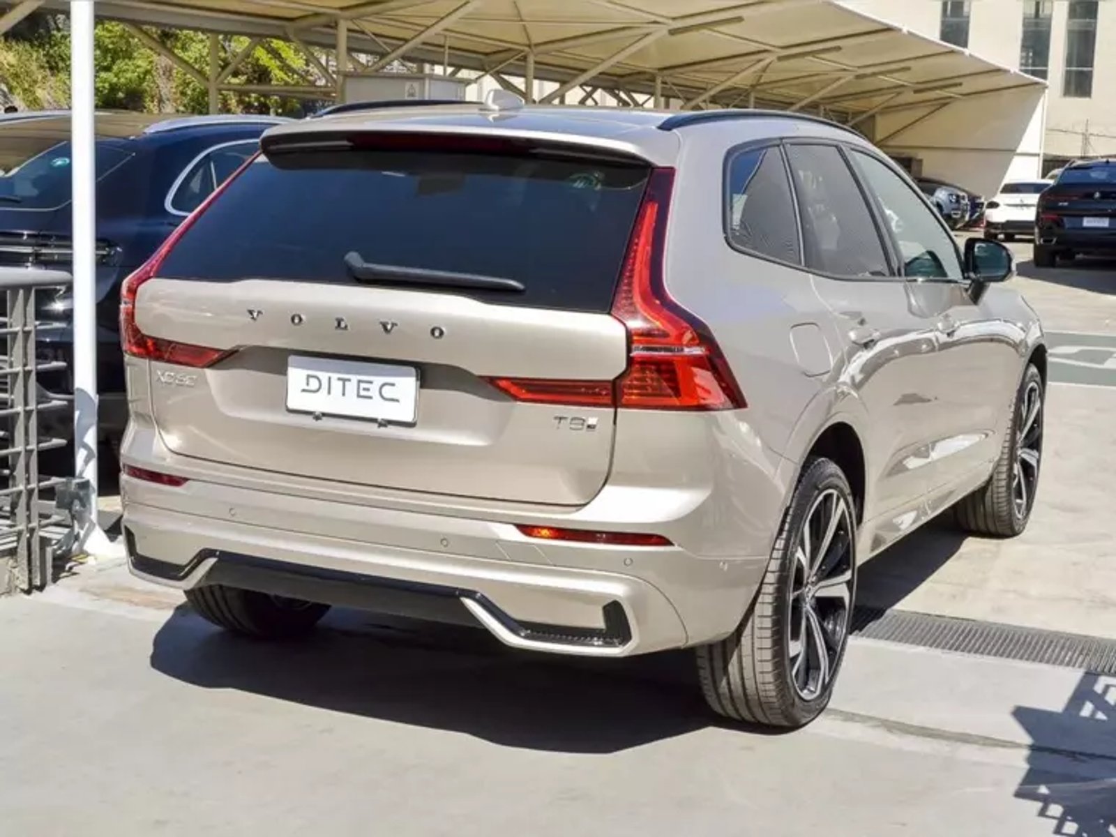 Volvo Xc60 T8 Recharge 4x4 2.0 Aut Ultimate Dark 2025 - Imagen 17 de 20