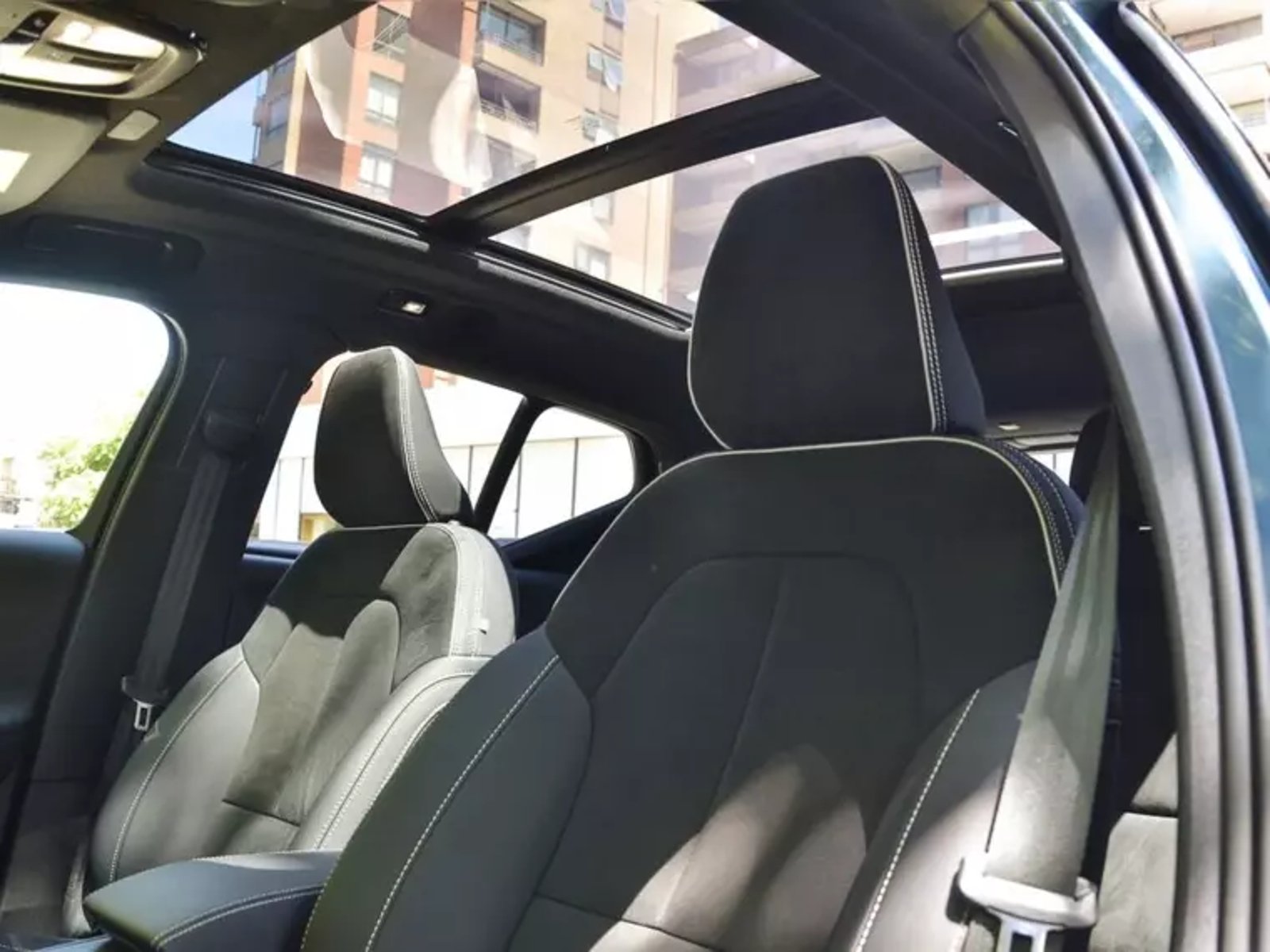 Volvo Ex40 0.0 P8 Recharge 4x4 At Electrico 2025 - Imagen 12 de 17