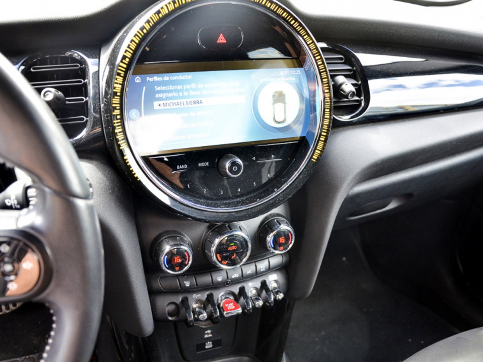 MINI Cooper 1.5 Classic Sportpack 5p 2024 - Imagen 9 de 11